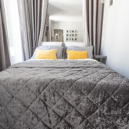 Le Petit Prince- Studio Cosy 2 Pers -Metro Valmy Лион Экстерьер фото